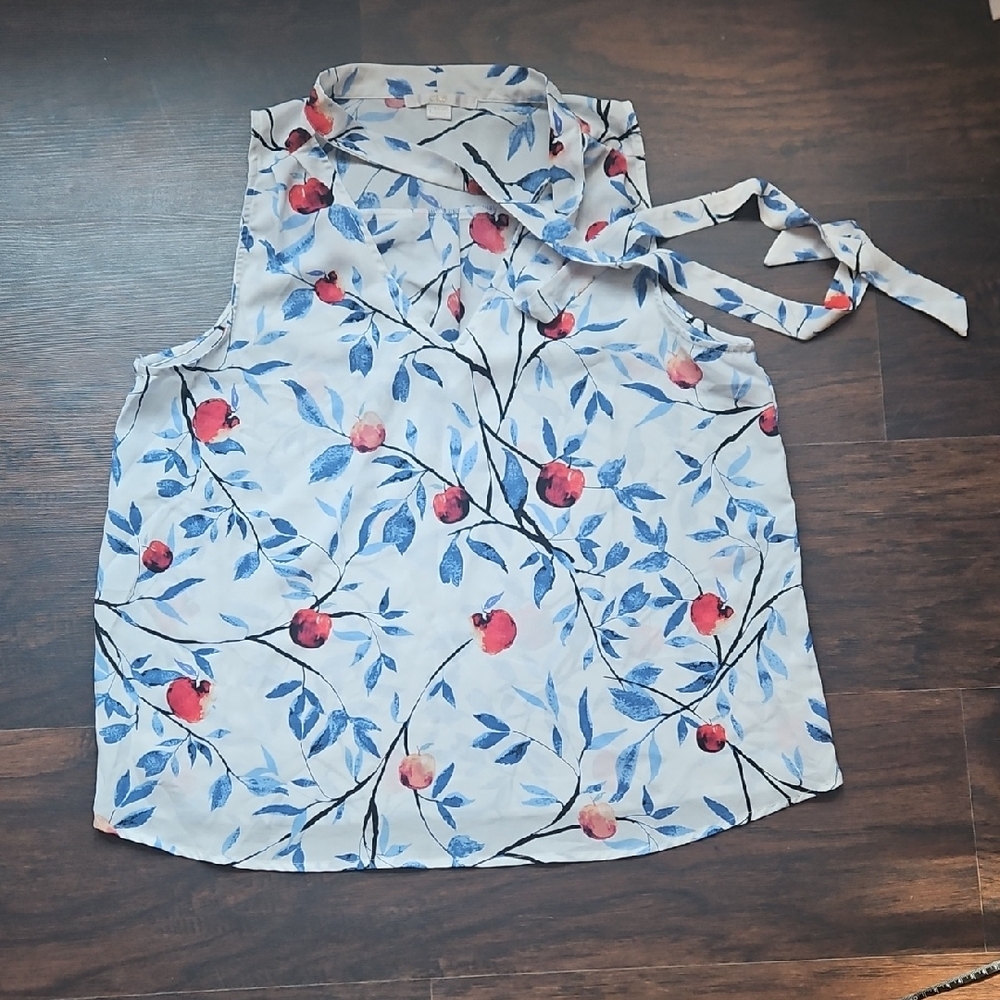 White and Red Sleeveless Tie Front Blouse with Mandarin Collar